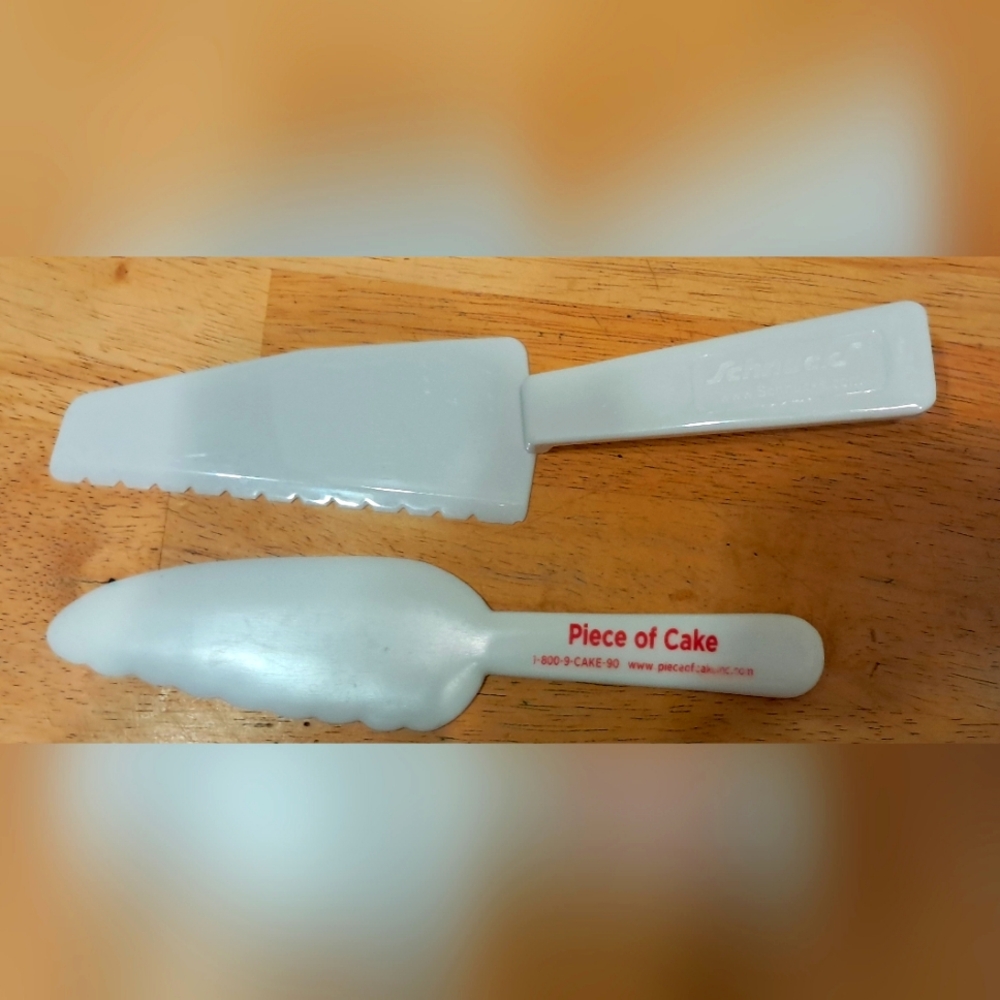 FREE with PURCHASE CAKE SERVERS